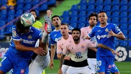  奥格斯堡防守漏洞频现，连丢三球痛失好局