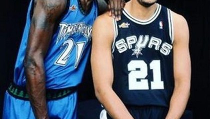  霍勒迪攻防一体雄鹿轻取魔术豪取赛季第四十一胜