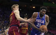  恩比德内线无人可挡，76人碾压尼克斯延续客场强势