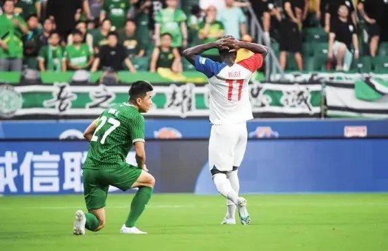  勒沃库森多点开花展现强大火力夺三分